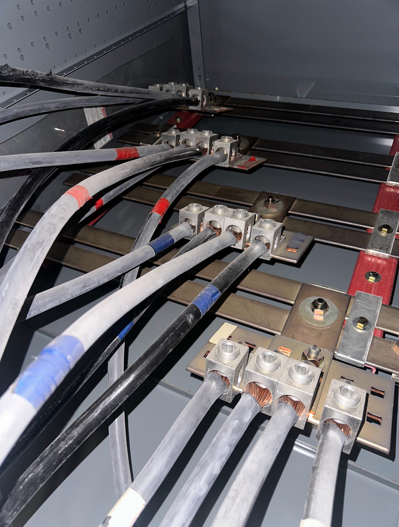 Detailed bus bar wiring in a commercial electrical panel
